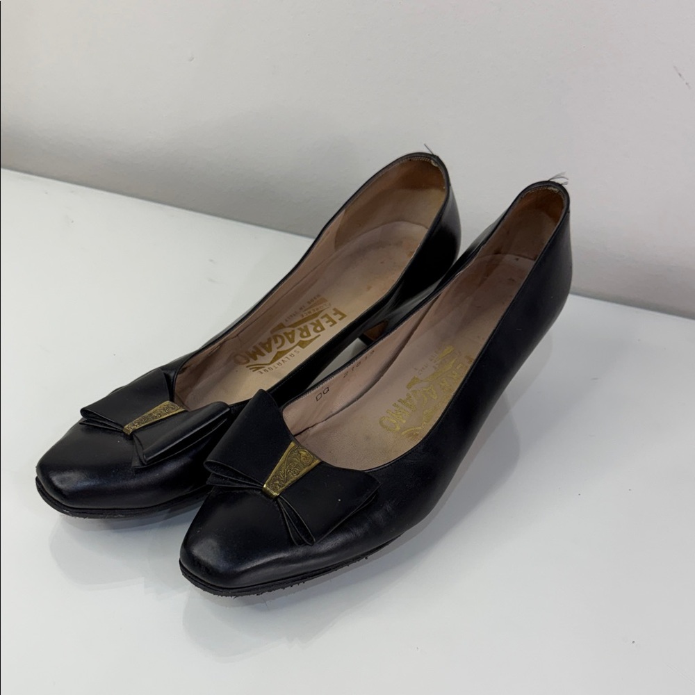 Vintage Salvatore Ferragamo Black Leather Vara Bow Flats